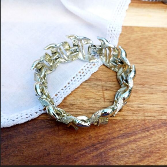 VINTAGE LISNER MCM GOLD TONE BRACELET 7" EXCELLENT CONDITION - Picture 3 of 11